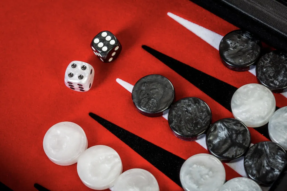 Backgammon Online: spielen ohne Anmeldung kostenlos